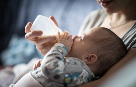מזון תינוקות צמחי או חלבי: ממש לא עניין של העדפה תזונתית